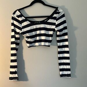NWOT CROPPED TOP LONG SLEEVES, STRIPED SIZE S